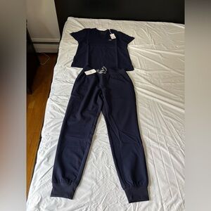 *Brand New* Women’s Figs Set Navy w/ Catarina Top & Jogger Scrub Pants Size S